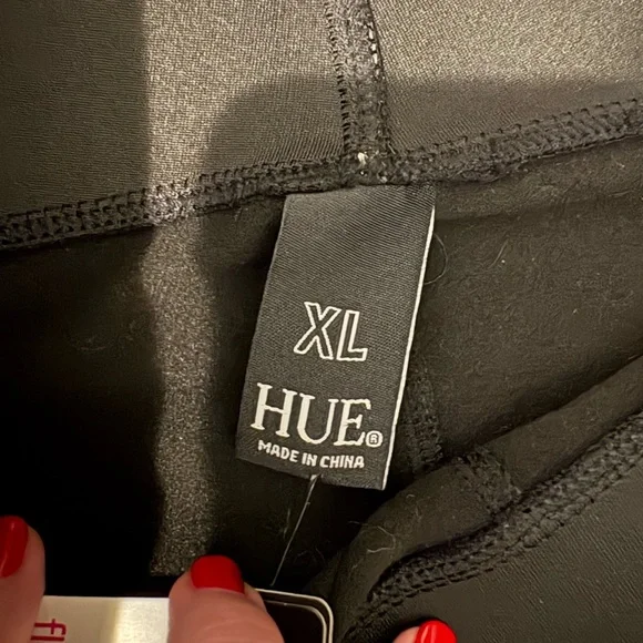 Hue Flatting Fit Tummy Control Faux Leather Shiny Cropped Flares NWT in Black - Picture 3 of 10